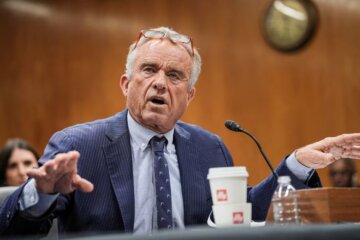 El secretario de Salud, Robert F. Kennedy Jr., en una comparecencia en el Senado el pasado 20 de mayo.