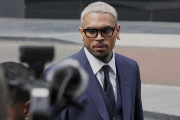 El cantante Chris Brown se declara no culpable en caso de agresión
