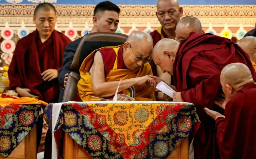 El Dalai Lama dice que planea reencarnarse