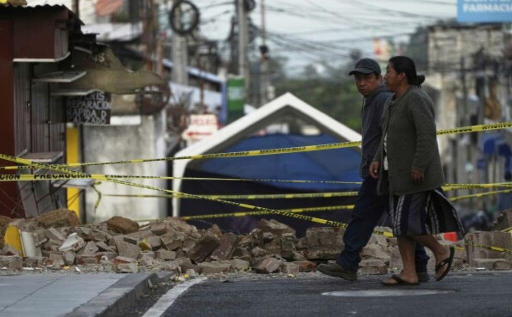 Cuatro muertos deja en Guatemala una secuencia de más de 150 sismos