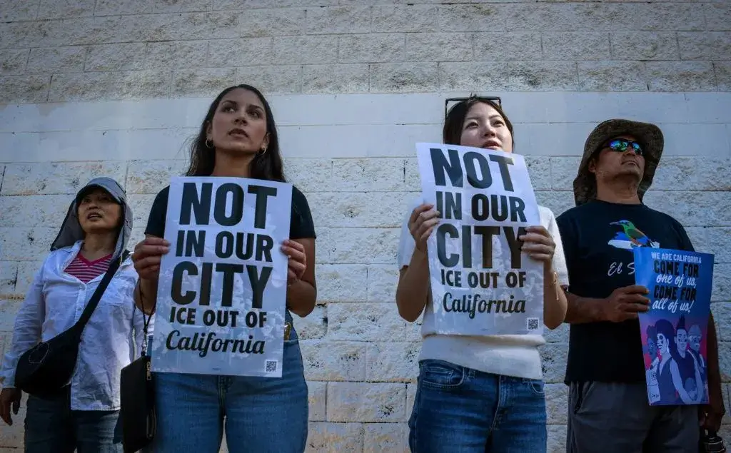 La comunidad asiática de Los Ángeles se une a la hispana para frenar las redadas de ICE